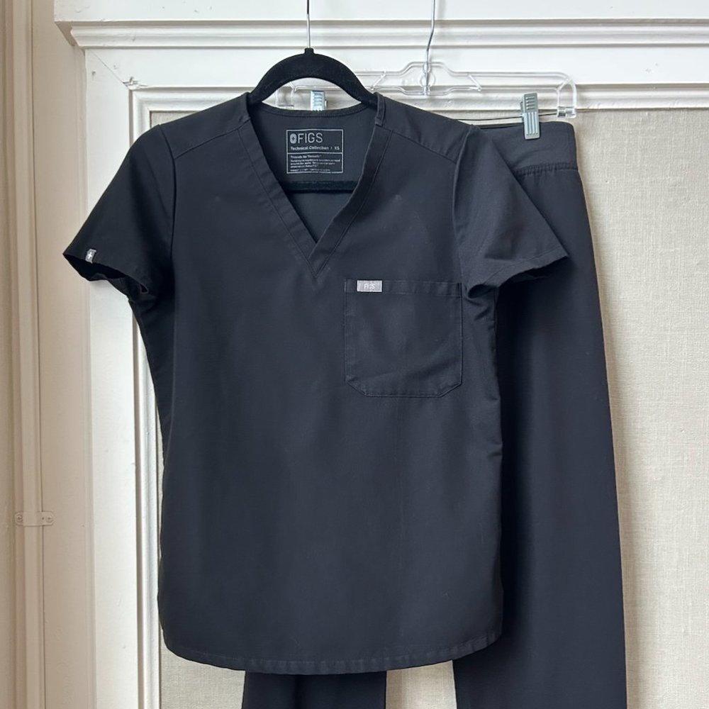 FIGS Catarina One-Pocket Scrub Top and Livingston Basic Scrub Pants - BLACK